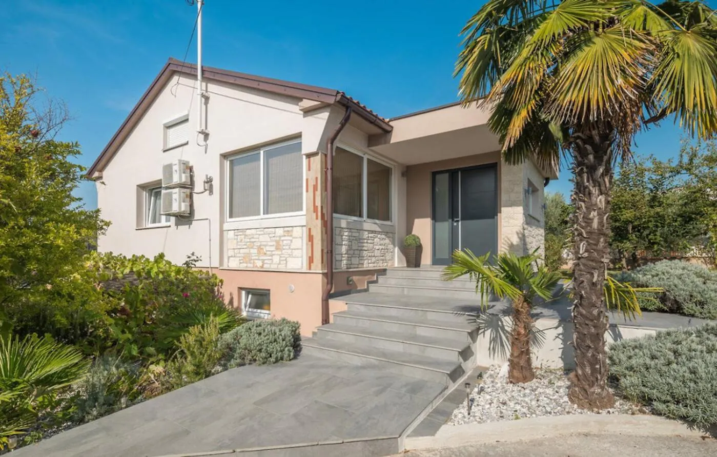 Kaštelir Villa Viktoria Near Porec For 6 People With Play Room & Private Pool