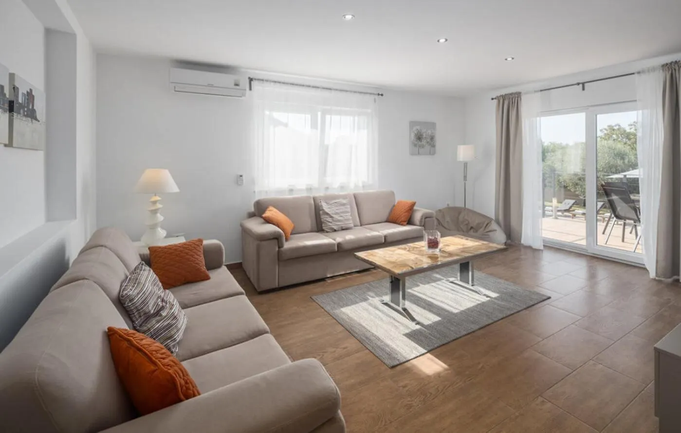 Kaštelir Villa Viktoria Near Porec For 6 People With Play Room & Private Pool