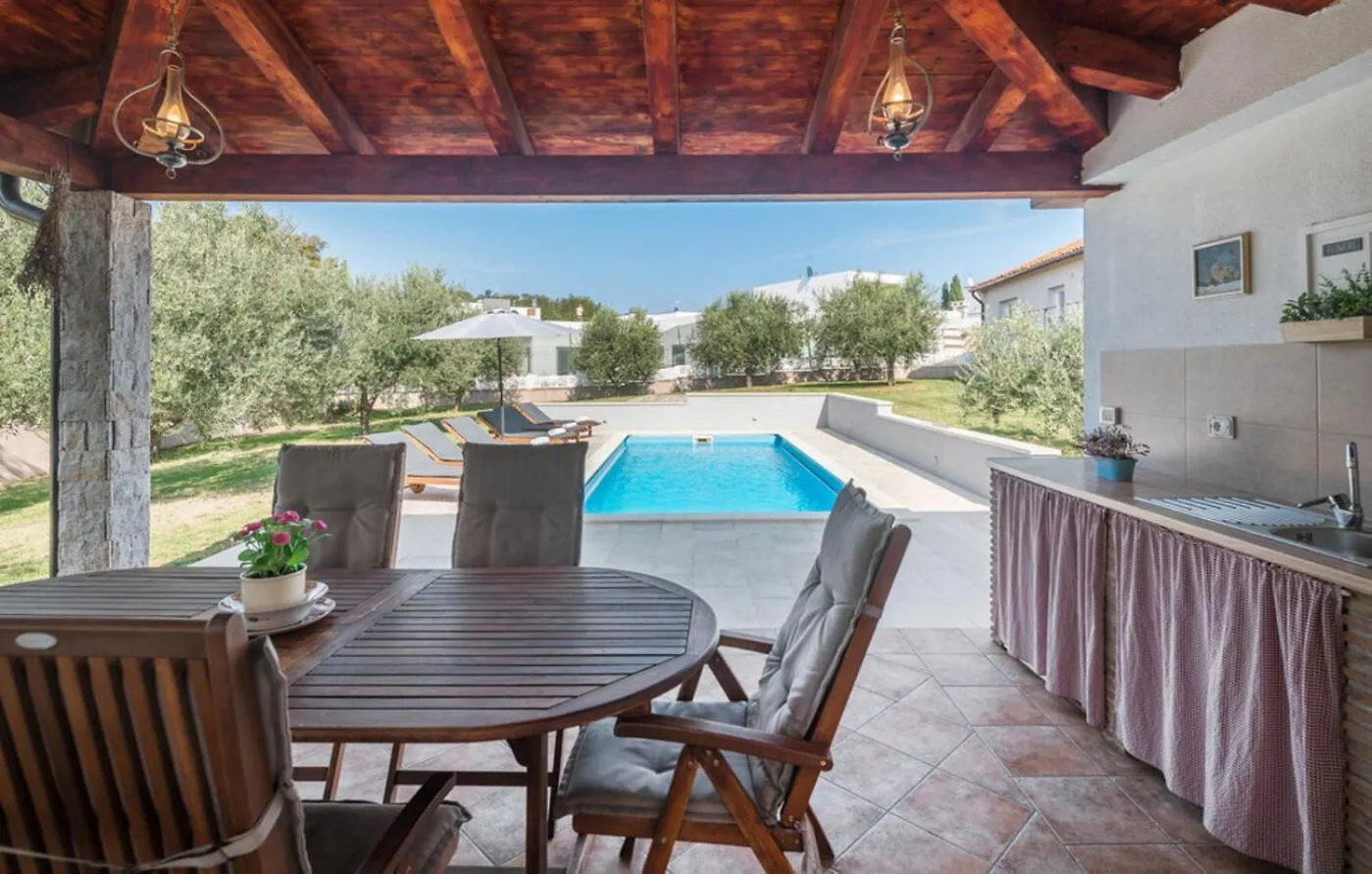 Kaštelir Villa Viktoria Near Porec For 6 People With Play Room & Private Pool